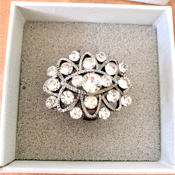 Women’s gorgeous Ring, size is adjustable, from 7-9. Silver plated, round cubic - Picture 6 of 15